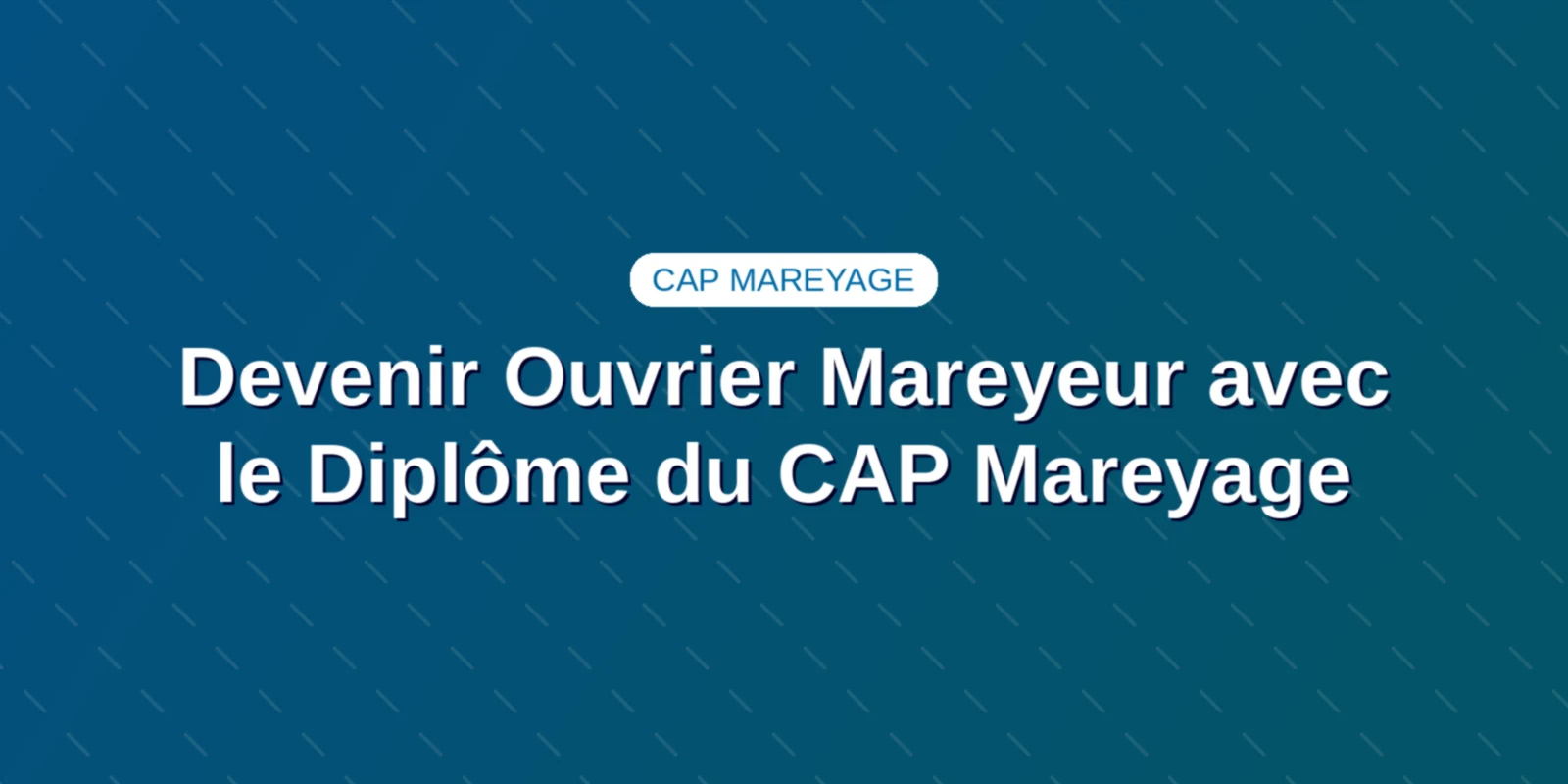 Devenir Ouvrier Mareyeur avec le Diplôme du CAP Mareyage Ouvrier mareyeur qualifié découpant des filets de poisson au couteau dans une halle à marée